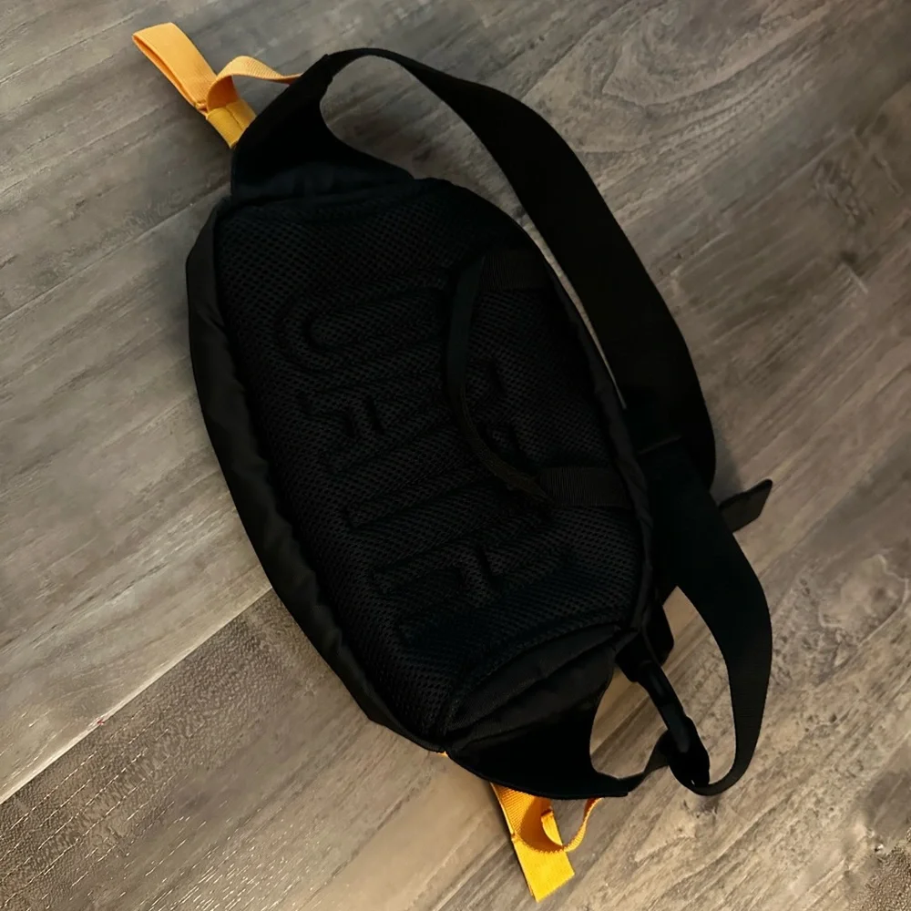 Oath Crossbody Bag Like New - Picture 2 of 3